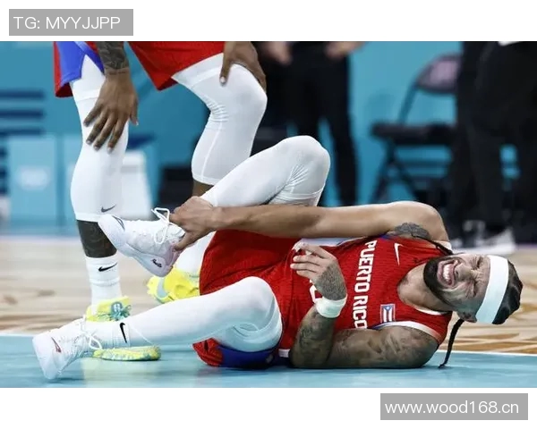 阿尔瓦拉多腿部受伤紧急返回更衣室希望尽快恢复状态 阿尔瓦拉多腿部受伤紧急返回更衣室希望尽快恢复状态