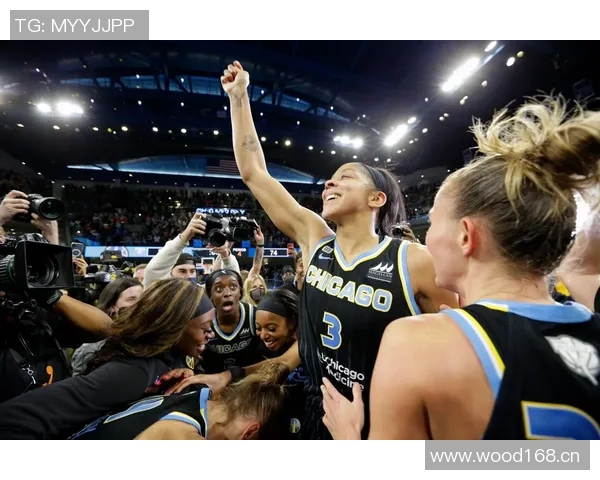 WNBA球星里斯携维密内衣展现完美身材引发时尚热潮 WNBA球星里斯携维密内衣展现完美身材引发时尚热潮