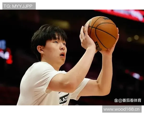 三中锋齐聚却无表现机会杨瀚森上半场未能登场引发热议